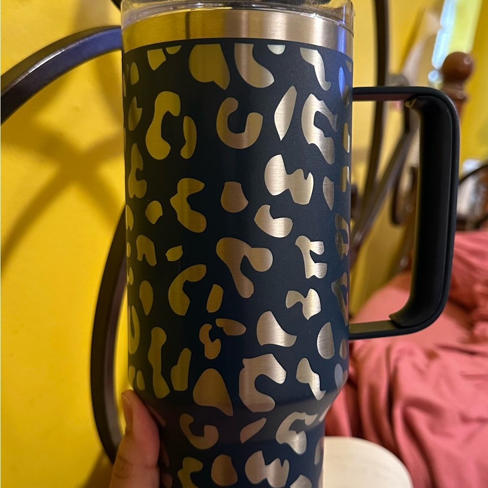 Gorgeous 50 oz. Navy Leopard Tumbler with straw; Great Used Condition!